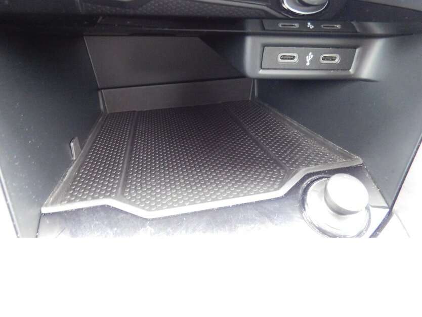 VW T-Roc 1.5 Life TSI BMT Navi Klima Standheizung 29.700 km 23.990 € Vordorf 38533