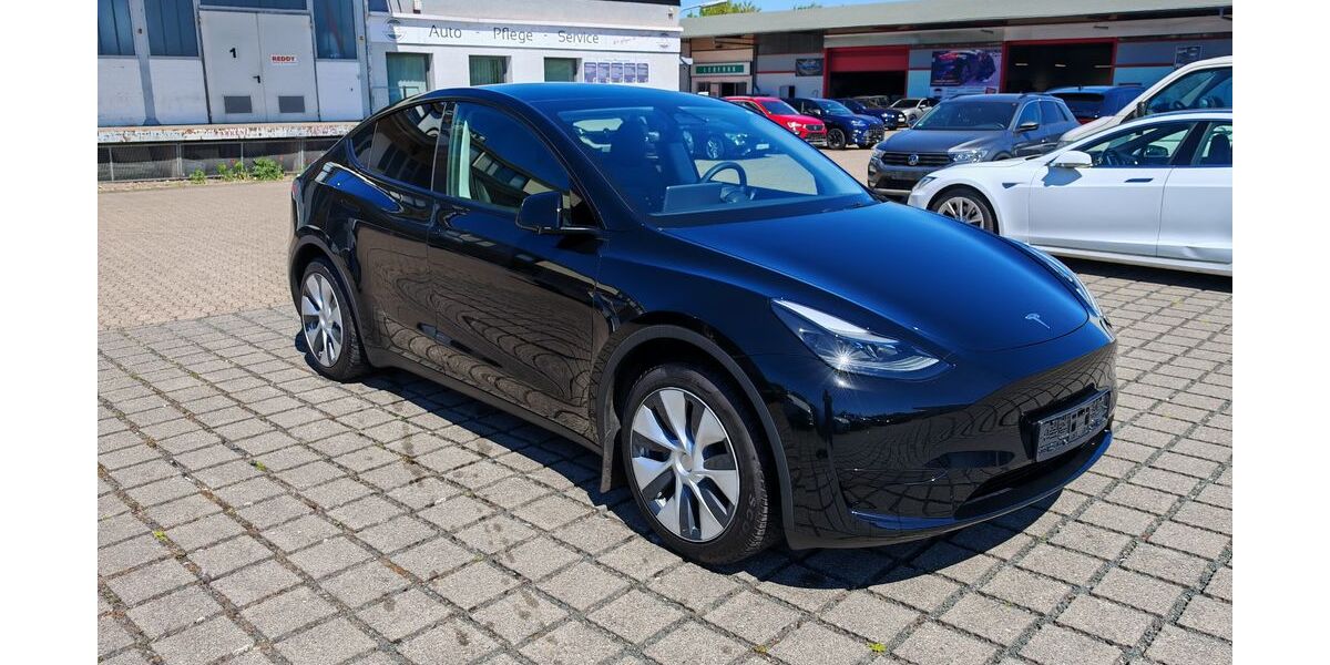 Tesla Model Y 61.948 km 33.470 &euro; Braunschweig 38112