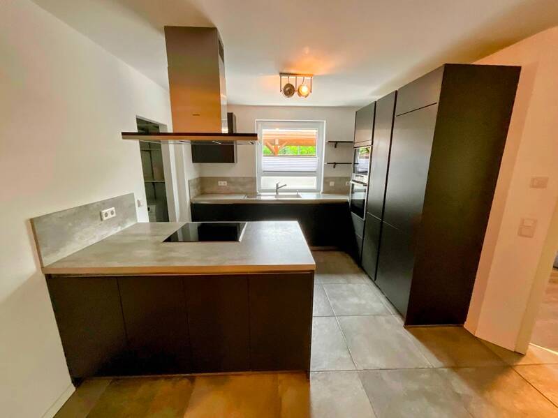 Stilvolle 3 Zimmer-Erdgeschoßwohnung mit Terrasse und Einbauküche in Braunschweig