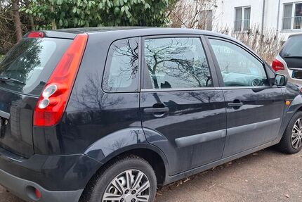 Ford Fiesta 180.000 km 950 &euro; Schwülper 38178