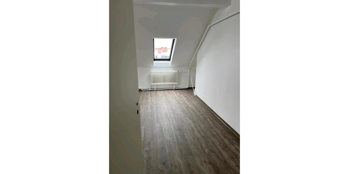 Dachgeschoßwohnung Braunschweig - 3 Zimmer, 100 m&sup2;, 700&euro; | Angebot:25963583