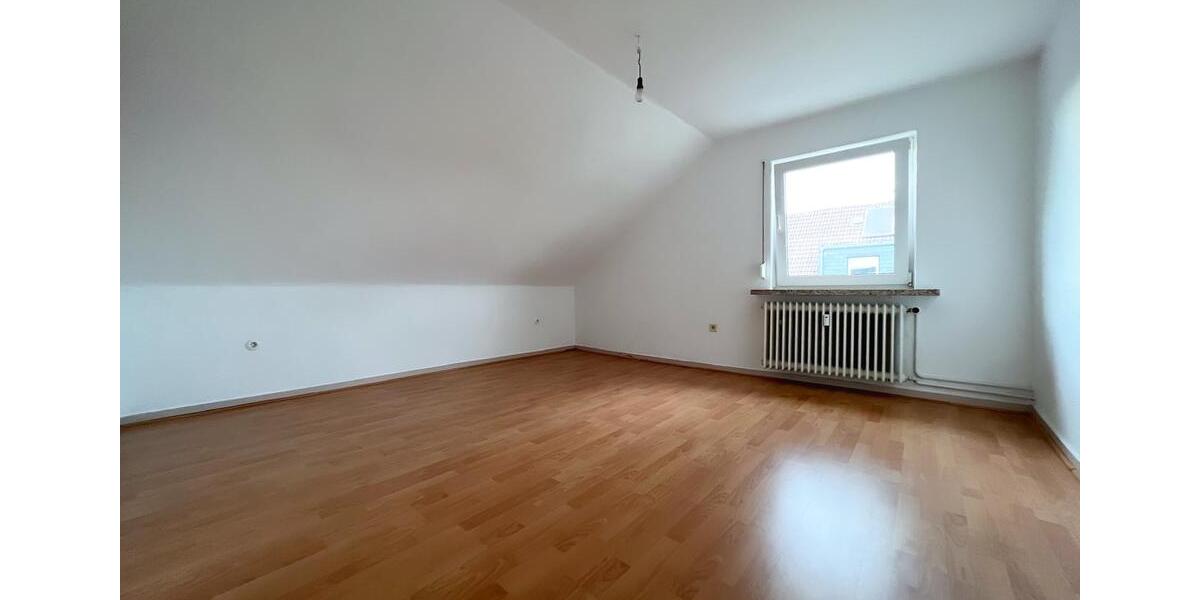 Dachgeschoßwohnung Vechelde - 3 Zimmer, 85 m&sup2;, 850&euro; | Angebot:26125179