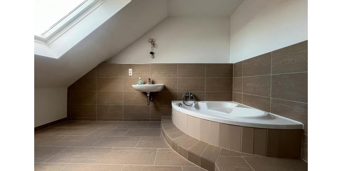 Dachgeschoßwohnung Braunschweig Wabe-Schunter-Beberbach - 3 Zimmer, 84 m&sup2;, 1.008&euro; | Angebot:25925818