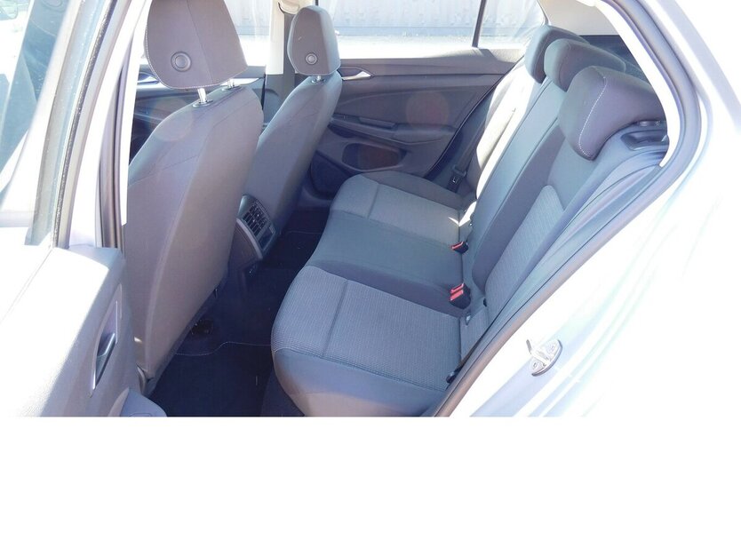 VW Golf VIII 1.5 TSI Navi Klima 6.700 km 20.990 € Vordorf 38533