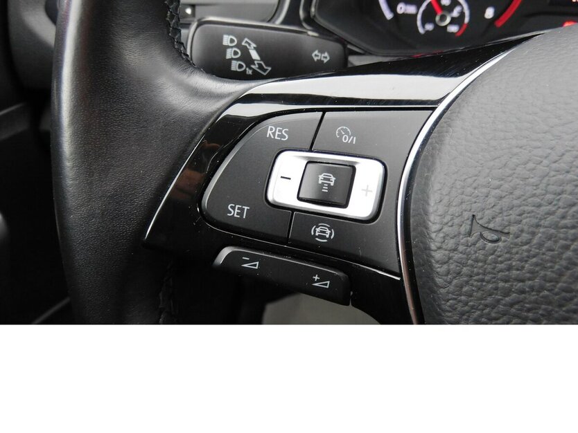 VW T-Roc 1.0 Life TSI BMT Navi Klima Alu 47.400 km 17.990 € Vordorf 38533