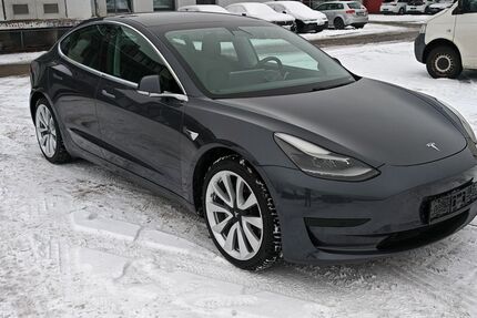 Tesla Model 3 206.334 km 18.970 &euro; Braunschweig 38112