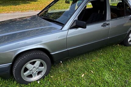 Mercedes-Benz 190 126.400 km 8.750 &euro; Braunschweig 38122