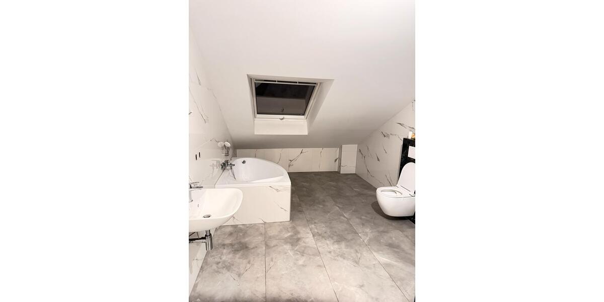 Dachgeschoßwohnung Sassenburg - 4 Zimmer, 125 m&sup2;, 1.050&euro; | Angebot:25908330