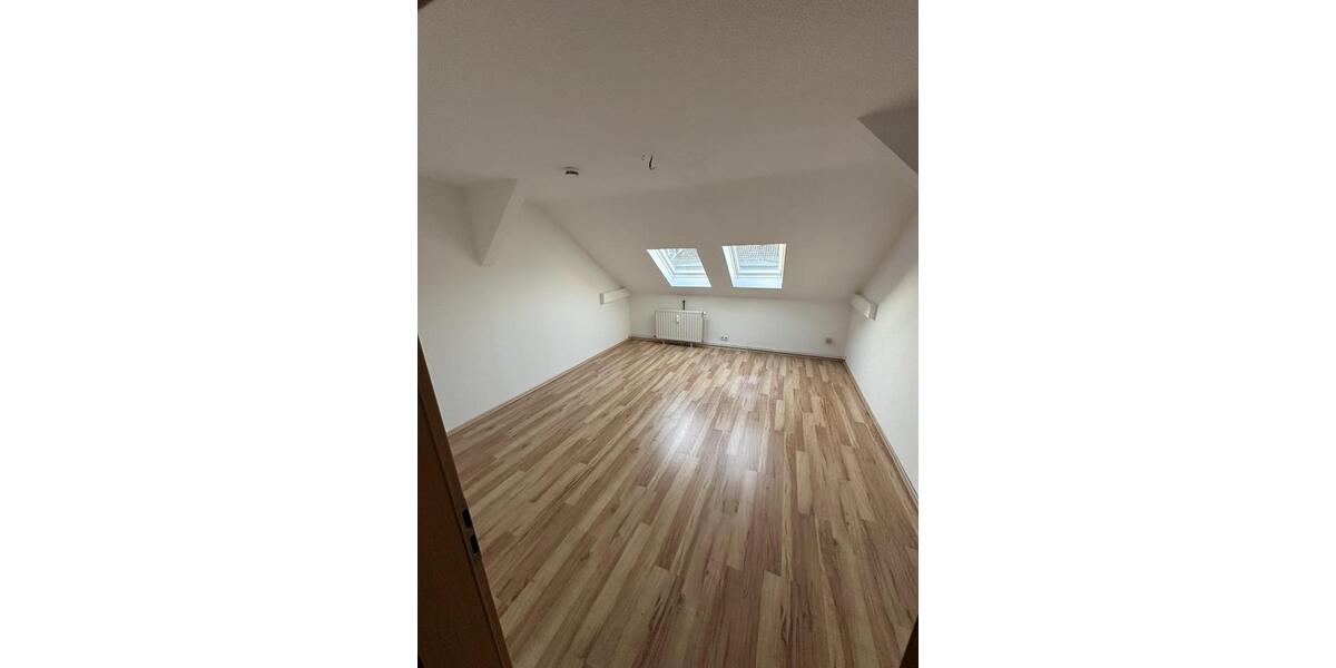 Dachgeschoßwohnung Braunschweig Nordstadt - 4 Zimmer, 120 m&sup2;, 1.200&euro; | Angebot:25783967