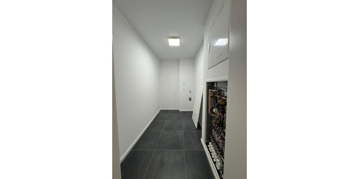 Neuwertige 3-Zi-Whg, EBK, 2Bäder, Tiefgarage, Keller, PV 3 zimmer