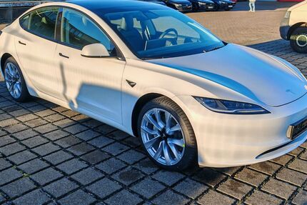 Tesla Model 3 3.679 km 44.970 &euro; Braunschweig 38112