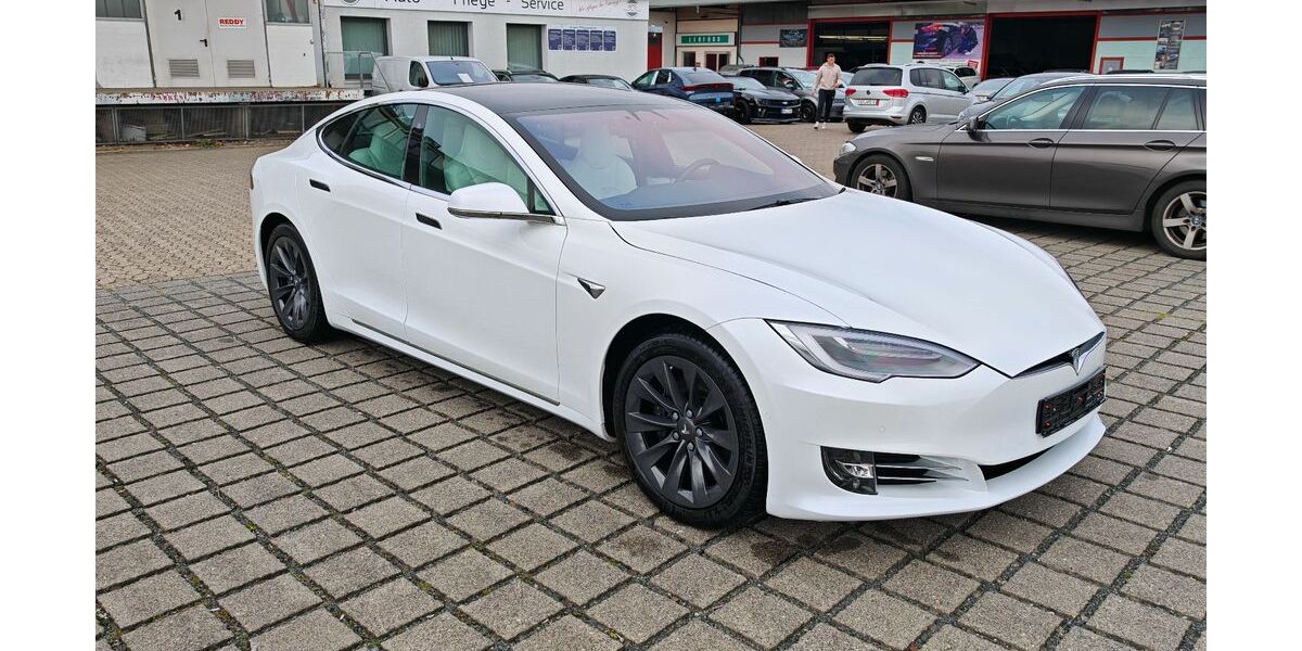 Tesla Model S 171.286 km 24.970 &euro; Braunschweig 38112