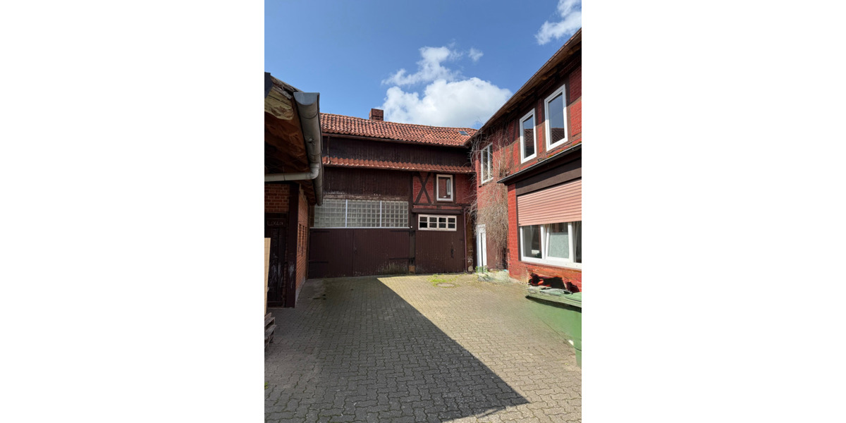 Viel Platz & großes Potenzial: Einfamilienhaus mit Halle und großem Grundstück in Söhlde 8 zimmer