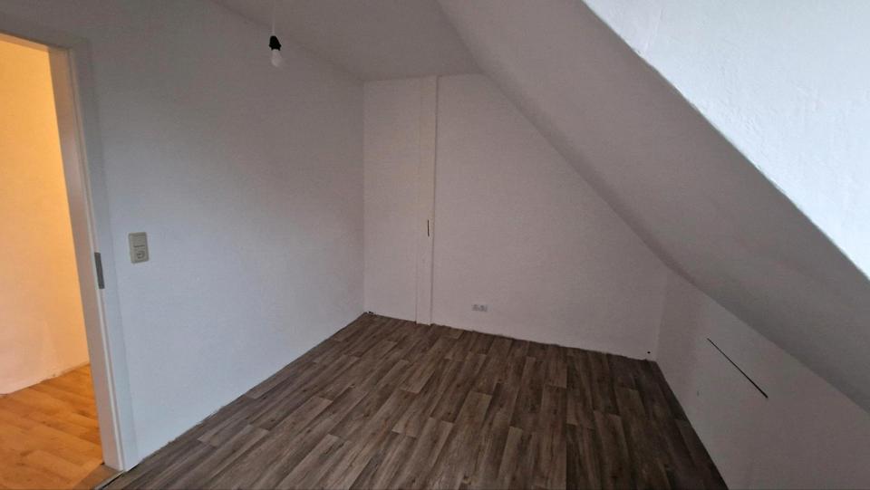 Dachgeschoßwohnung Ilsede Adenstedt - 4 Zimmer, 90 m&sup2;, 690&euro; | Angebot:26373014