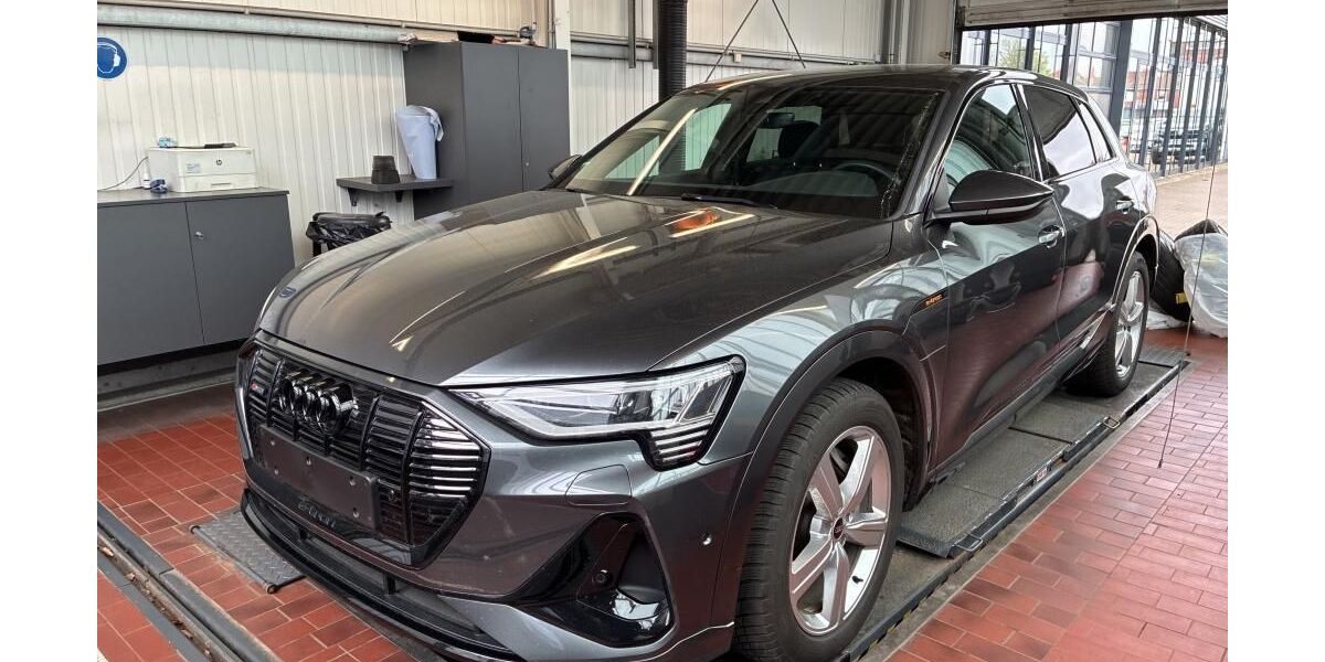 Audi e-tron 134.069 km 25.990 &euro; Braunschweig 38122