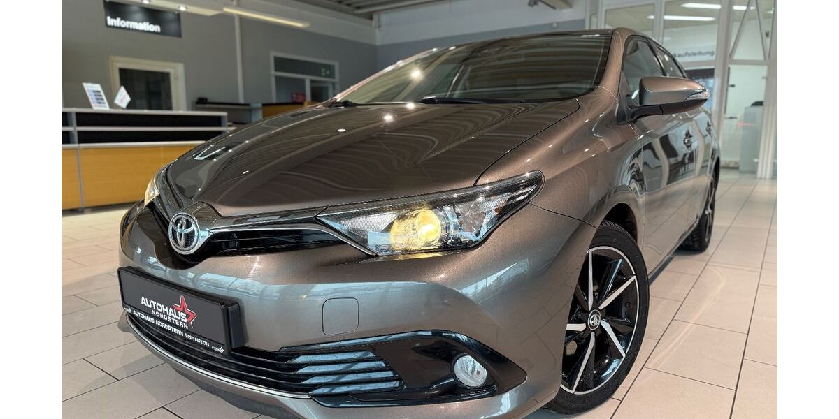 Toyota Auris 81.000 km 10.990 &euro; Braunschweig 38114