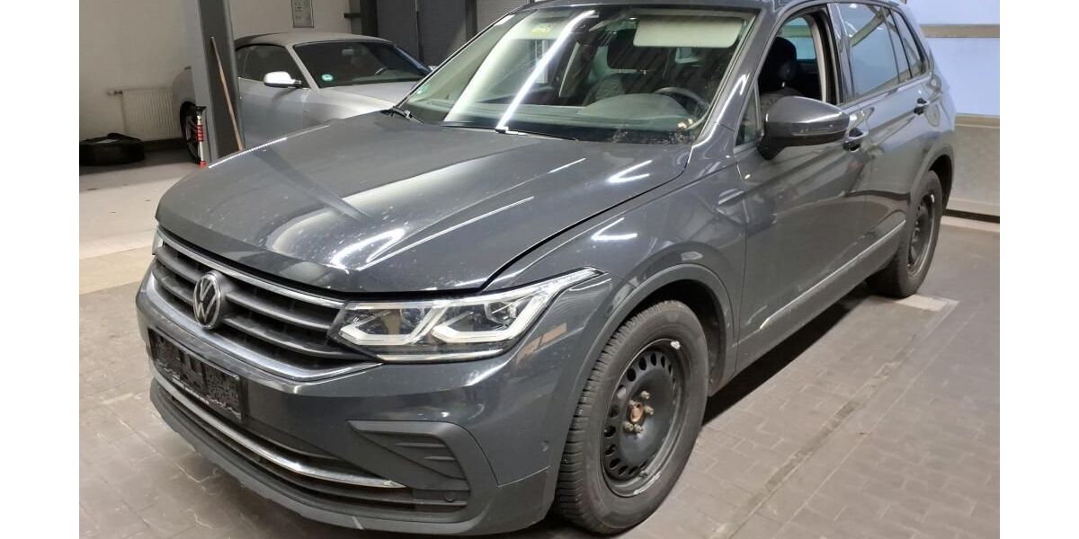 VW Tiguan 237.149 km 17.990 &euro; Braunschweig 38122