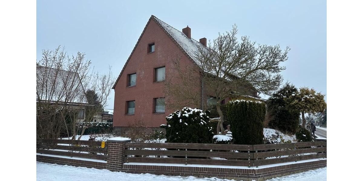 Einfamilienhaus Isenbüttel - 8 Zimmer, 250 m&sup2;, 350.000&euro; | Angebot:25903958