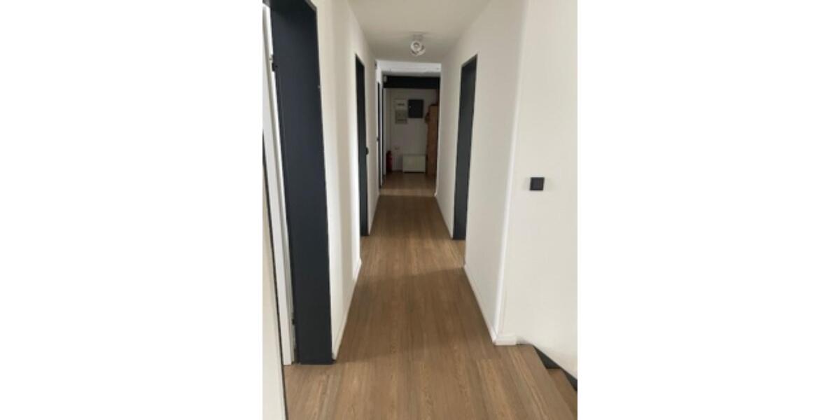 Einfamilienhaus Schwülper - 8 Zimmer, 230 m&sup2;, 2.000&euro; | Angebot:26364965