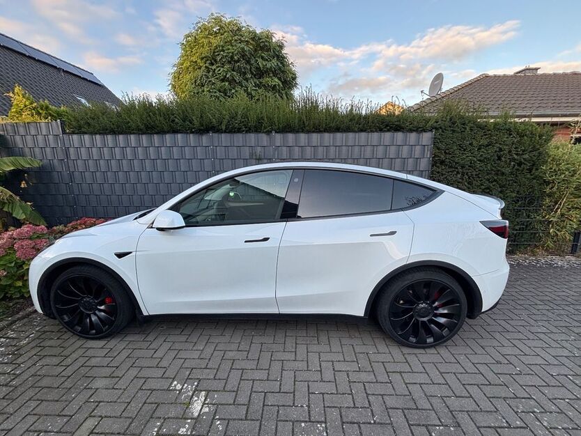 Tesla Model Y 70.000 km 36.500 € Braunschweig 38112