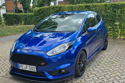 Ford Fiesta 183.000 km 7.100 &euro; Peine 31224
