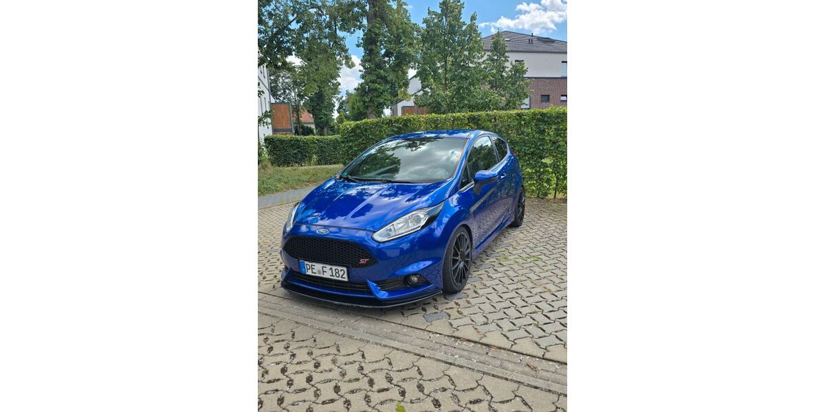 Ford Fiesta 183.000 km 7.100 &euro; Peine 31224