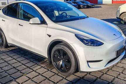 Tesla Model Y 87.902 km 30.970 &euro; Braunschweig 38112
