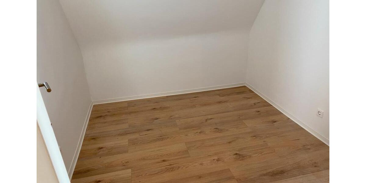 Dachgeschoßwohnung Wolfsburg Detmerode - 2.5 Zimmer, 61 m&sup2;, 600&euro; | Angebot:25081780