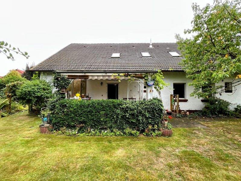 Geräumiges Einfamilienhaus mit Nebengebäude im Zentrum von Meine 6 zimmer