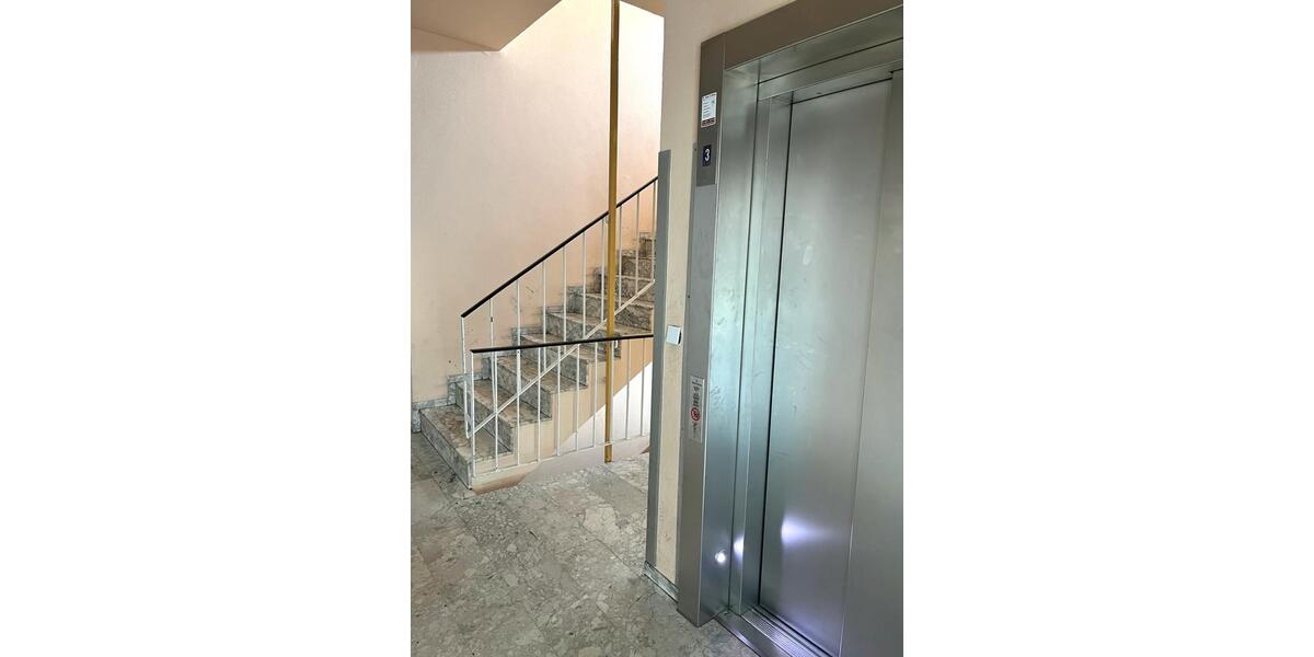 Schöne 2 Zimmer- Wohnung mit sonnenverwöhntem Balkon 2 zimmer