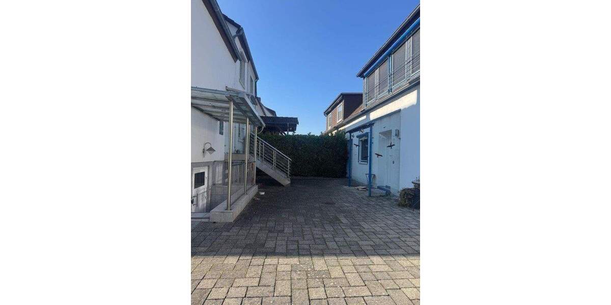 2 Häuser auf einem Grundstück. Selbst ein Haus bewohnen und durch Vermietung noch ein zweites Einkommen erzielen. 1 zimmer