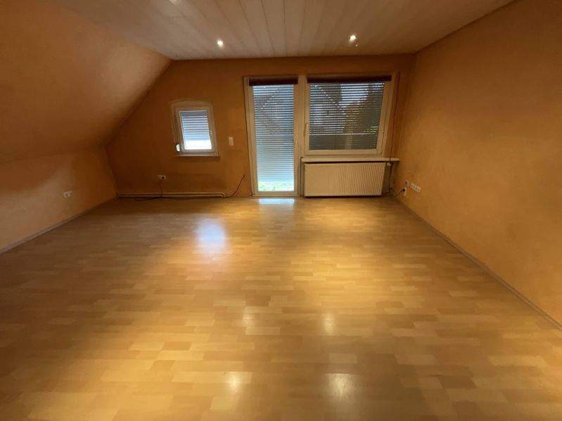 Geräumiges Einfamilienhaus mit Nebengebäude im Zentrum von Meine 6 zimmer