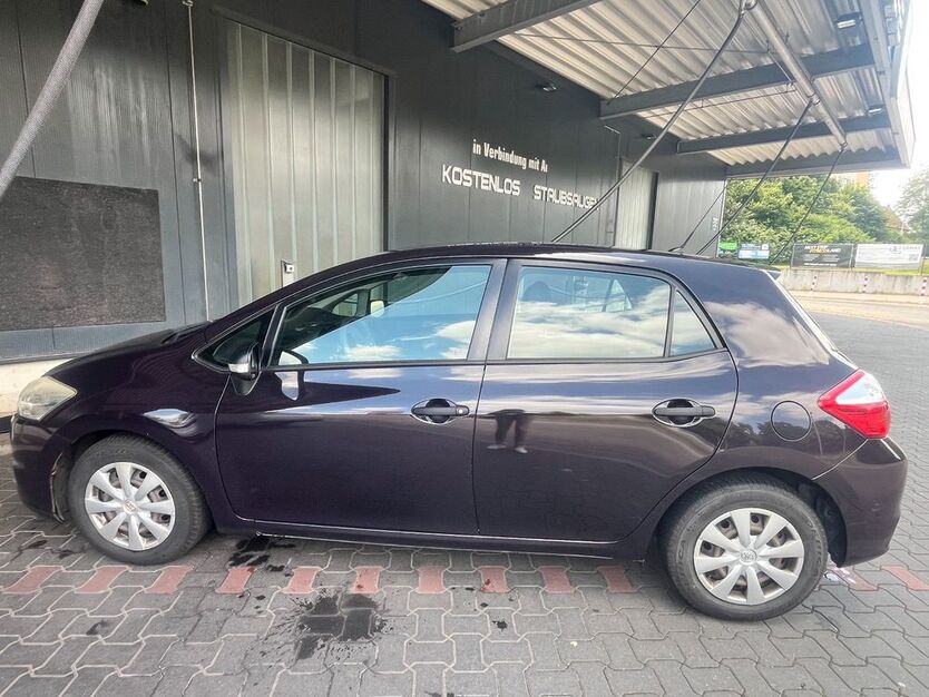 Toyota Auris 215.000 km 4.300 € Salzgitter 38226
