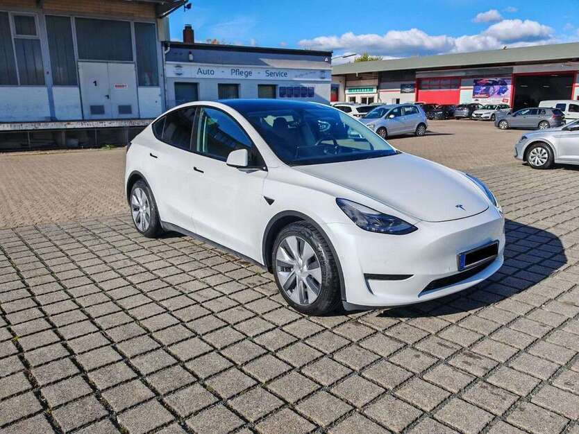Tesla Model Y 159.853 km 27.970 € Braunschweig 38112