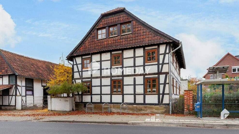 Großzügiges, denkmalgeschütztes Fachwerkhaus mit Nebengebäude und weitläufigem Grundstück
