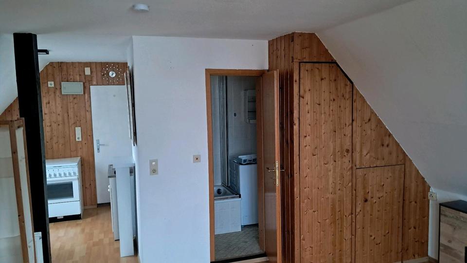 Apartment 28 QM, Dachgeschoss, teilmöbliert 1 zimmer