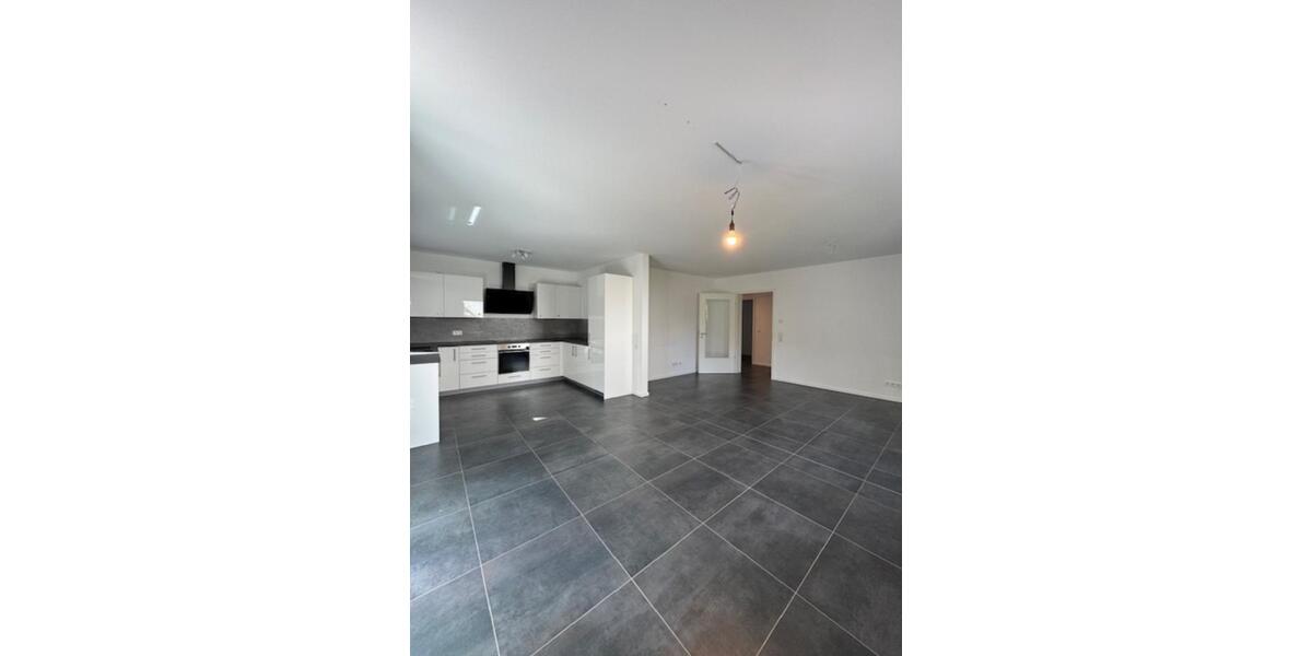 Neuwertige 3-Zi-Whg, EBK, 2Bäder, Tiefgarage, Keller, PV 3 zimmer