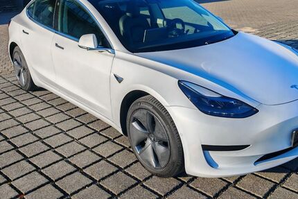 Tesla Model 3 218.469 km 15.970 &euro; Braunschweig 38112