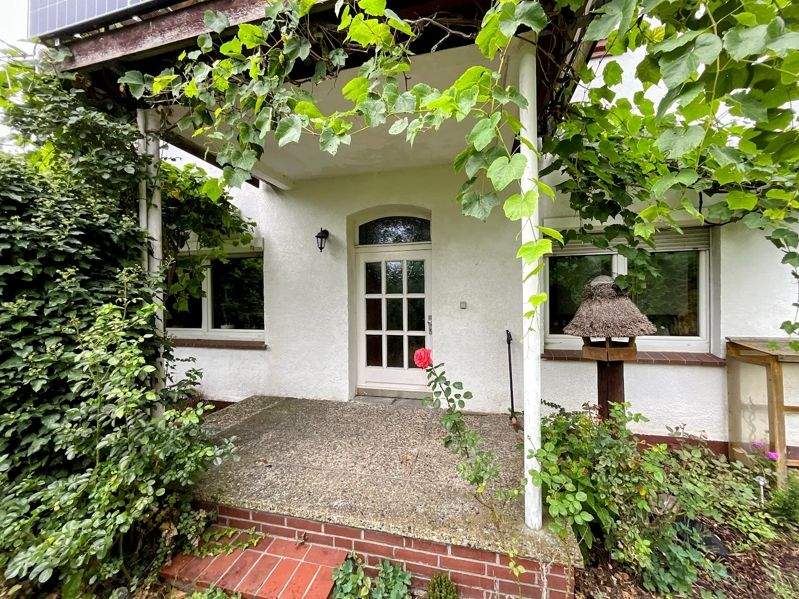 Geräumiges Einfamilienhaus mit Nebengebäude im Zentrum von Meine 6 zimmer