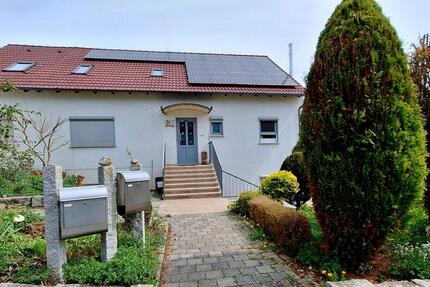 Mehrparteienhaus mit großzügigem Garten