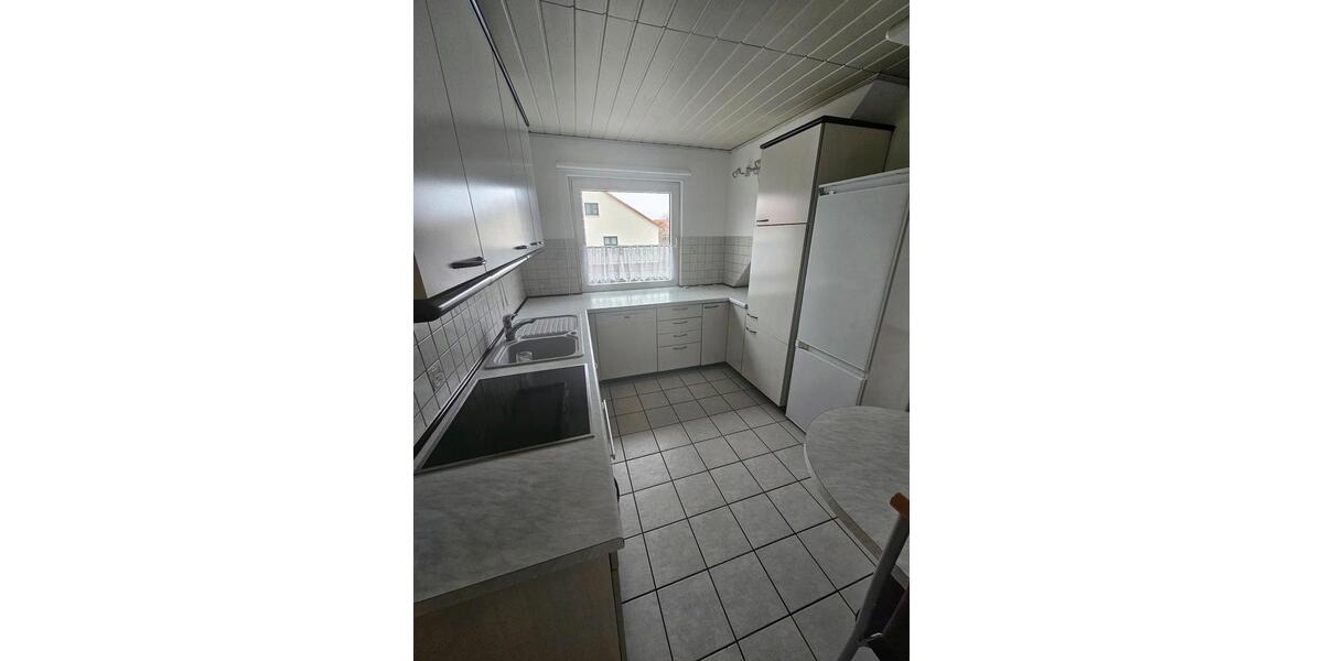 Etagenwohnung Schwülper - 4 Zimmer, 100 m&sup2;, 900&euro; | Angebot:24854494