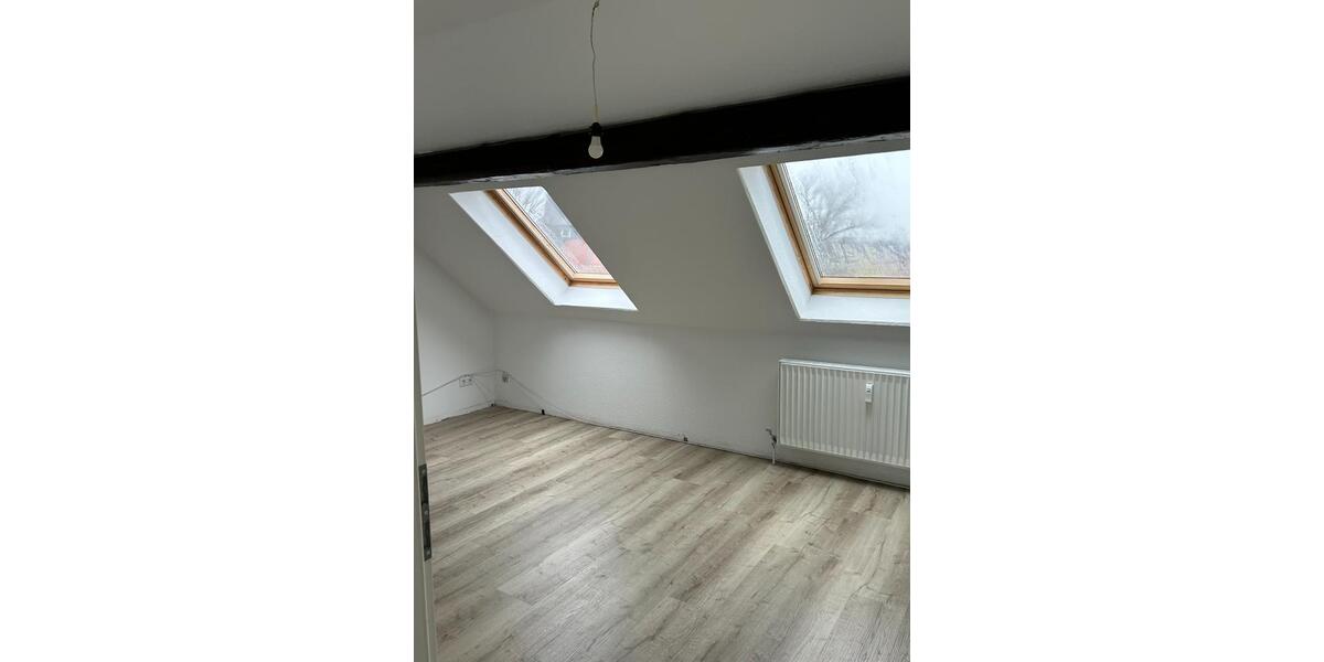 Dachgeschoßwohnung Braunschweig Lehndorf-Watenbüttel - 4 Zimmer, 120 m&sup2;, 1.140&euro; | Angebot:24628717