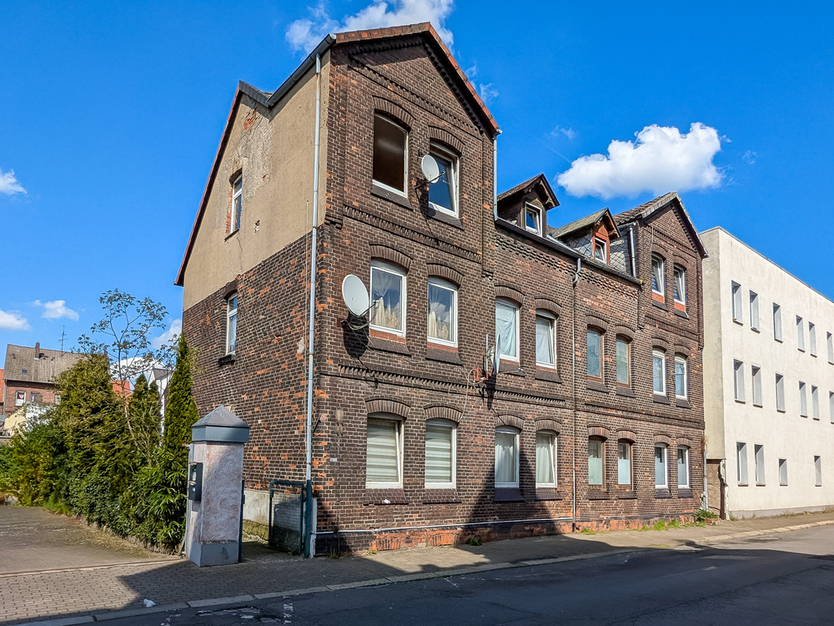 Handwerker aufgepasst! - Zentral gelegenes Mehrfamilienhaus mit Ausbaupotential 7 zimmer