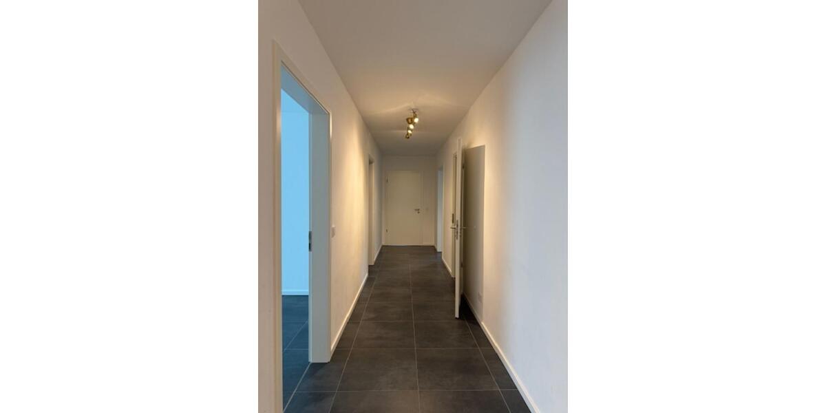 Neuwertige 3-Zi-Whg, EBK, 2Bäder, Tiefgarage, Keller, PV 3 zimmer