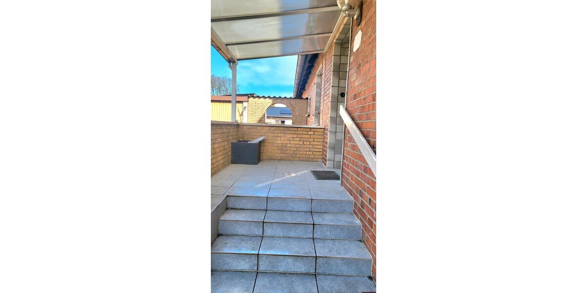 Einfamilienhaus Hillerse - 8 Zimmer, 220 m&sup2;, 1.500&euro; | Angebot:25973906