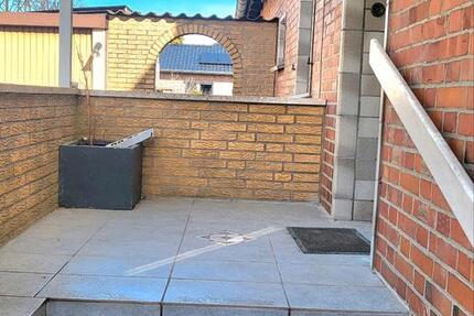 Haus Hillerse - 8 Zimmer, 220 m&sup2;, 1.500&euro; | Angebot:25973906