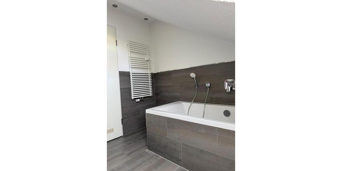 Dachgeschoßwohnung Wolfsburg Almke - 4 Zimmer, 120 m&sup2;, 315.000&euro; | Angebot:24617338