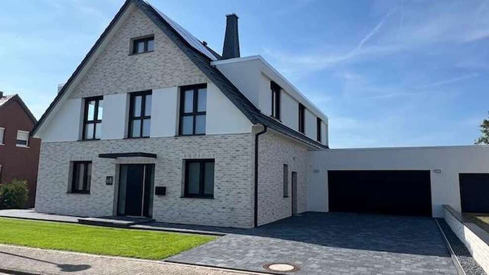 Haus zum Mieten in Wolfsburg 3.350 € 240 m²