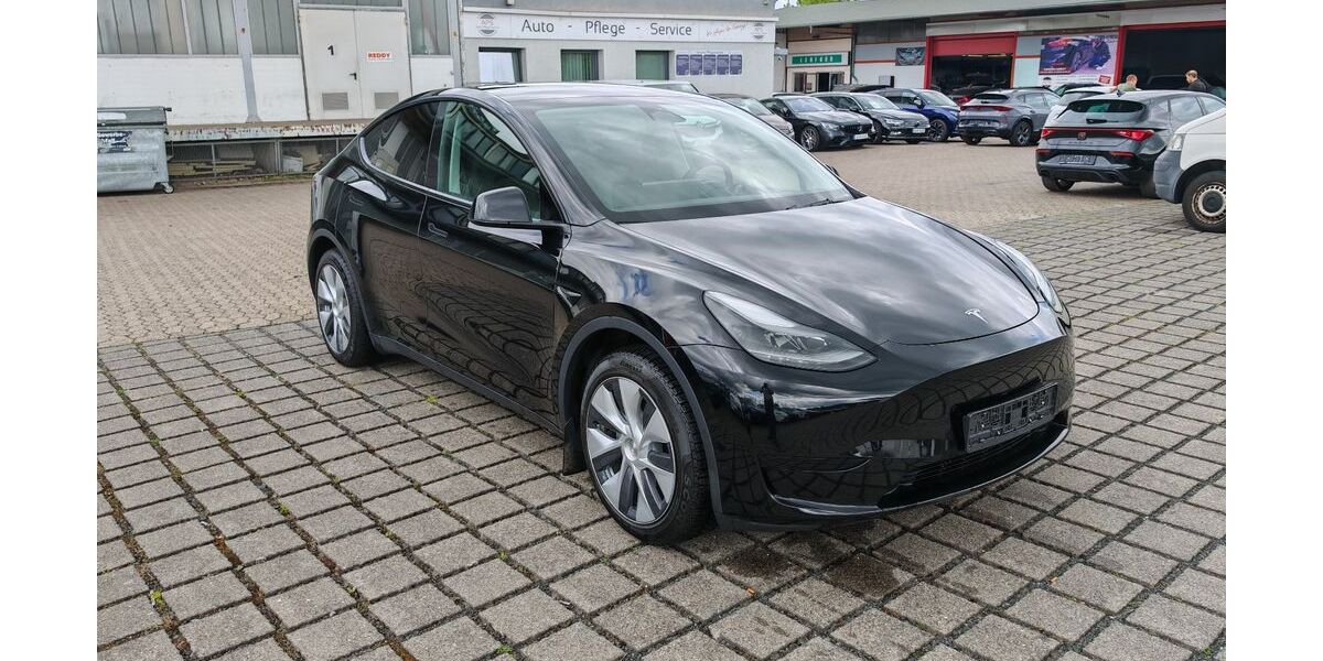 Tesla Model Y 80.566 km 32.470 &euro; Braunschweig 38112