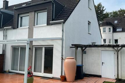 Reiheneckhaus in Brühl mit Garten, Garage & Keller 156 m²